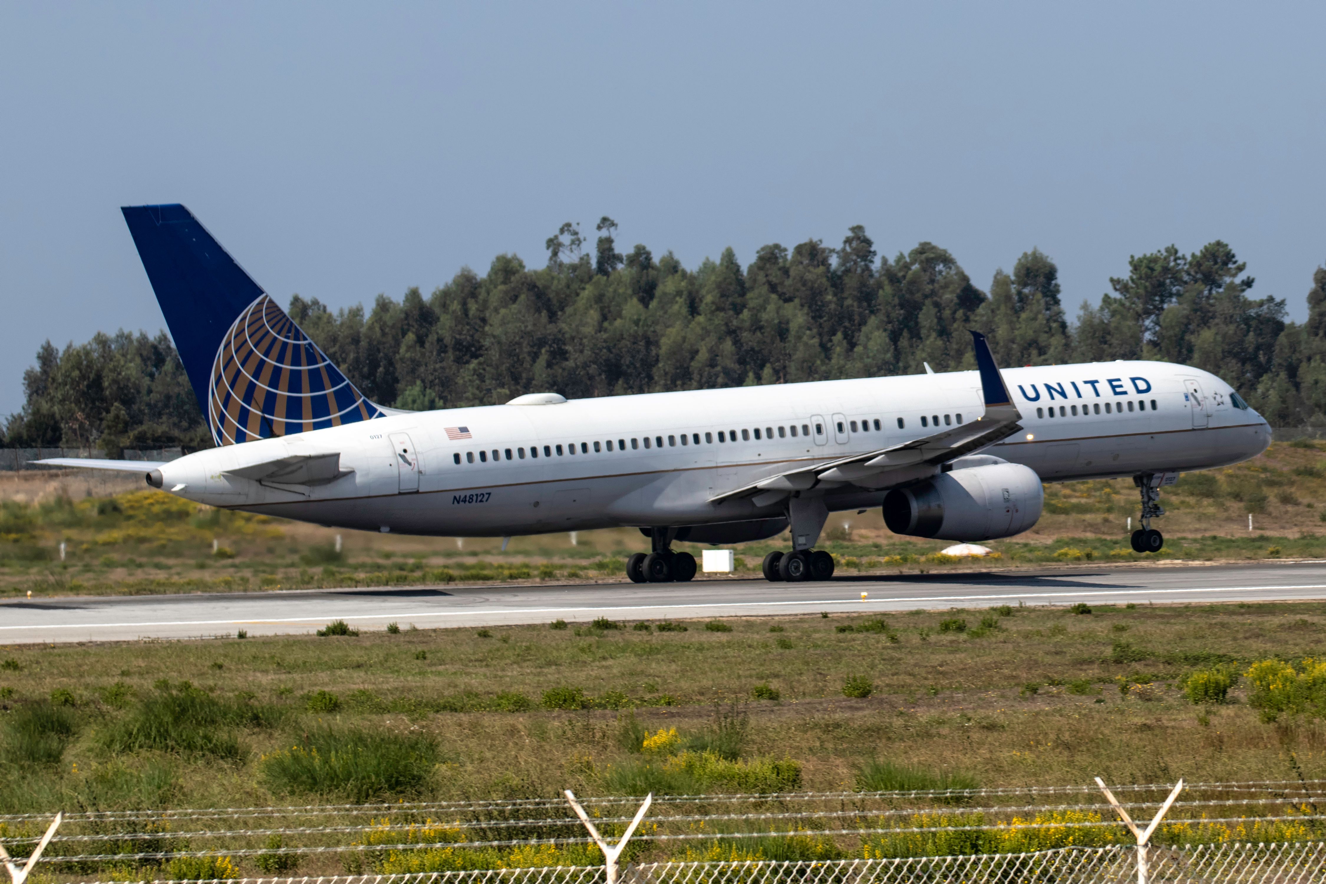 N48127_757_United_Porto
