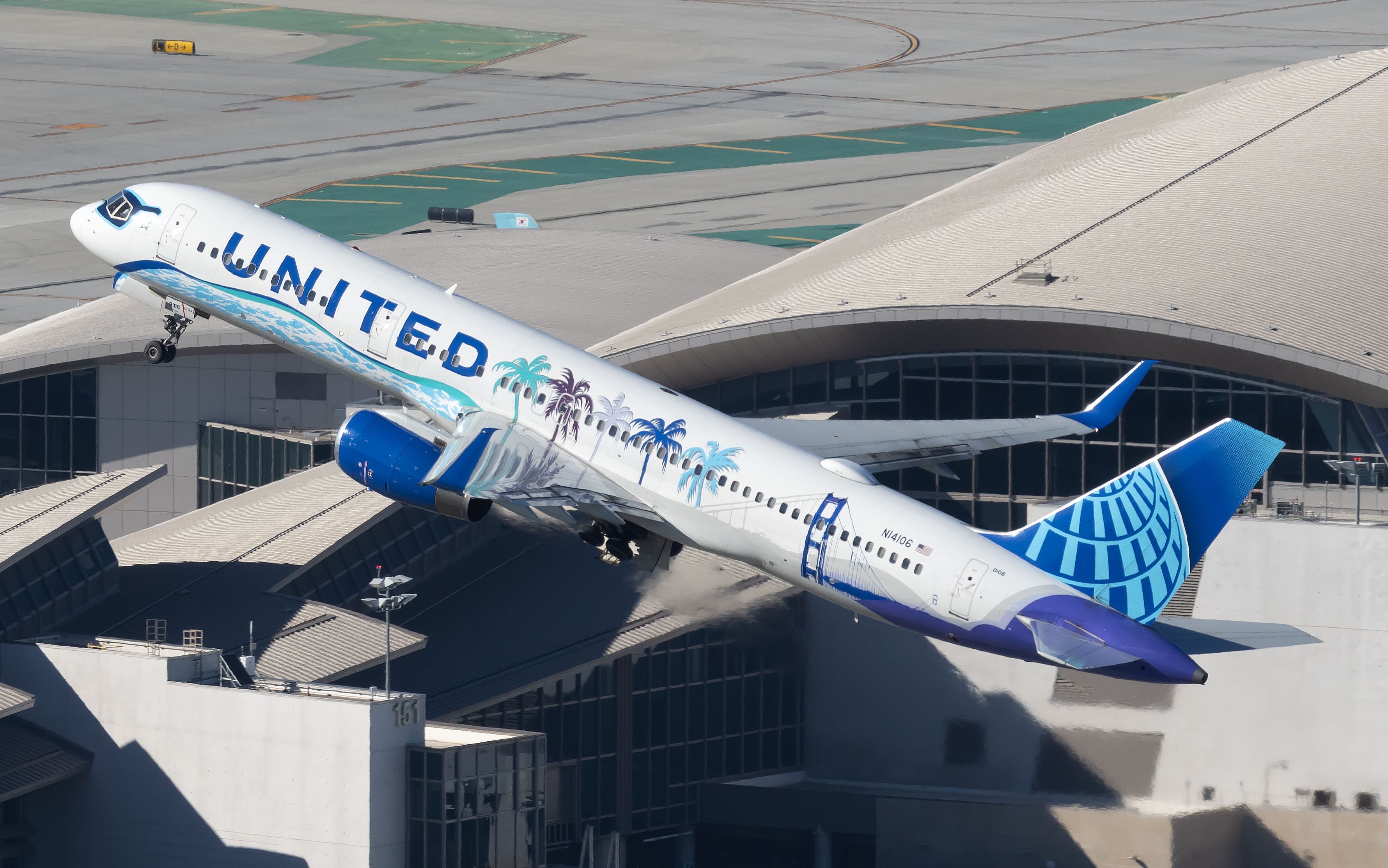 N14106 United Airlines (Her Art Here-California Livery) Boeing 757-224 (2) (3)