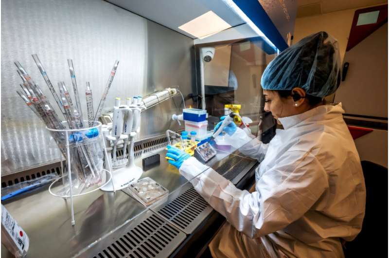 FinalSpark employee Flora Brozzi gives the brain cells the fluid they need to survive. FinalSpark employee Flora Brozzi gives the brain cells the fluid they need to survive