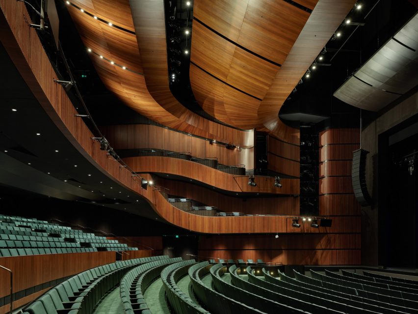 Glasshouse Theatre by Blight Rayner Architecture and Snøhetta