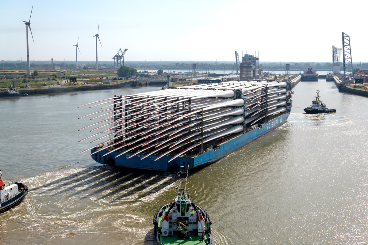 deugro Commissions New Port Setup for WTG Component Handling and Storage, Welcoming First Rotor Blade Shipment from China 2 deugro Commissions New Port Setup for WTG Component Handling and Storage, Welcoming First Rotor Blade Shipment from China arrival of the rotor blades at the port of antwerp belgium 2 deugro Commissions New Port Setup for WTG Component Handling and Storage, Welcoming First Rotor Blade Shipment from China