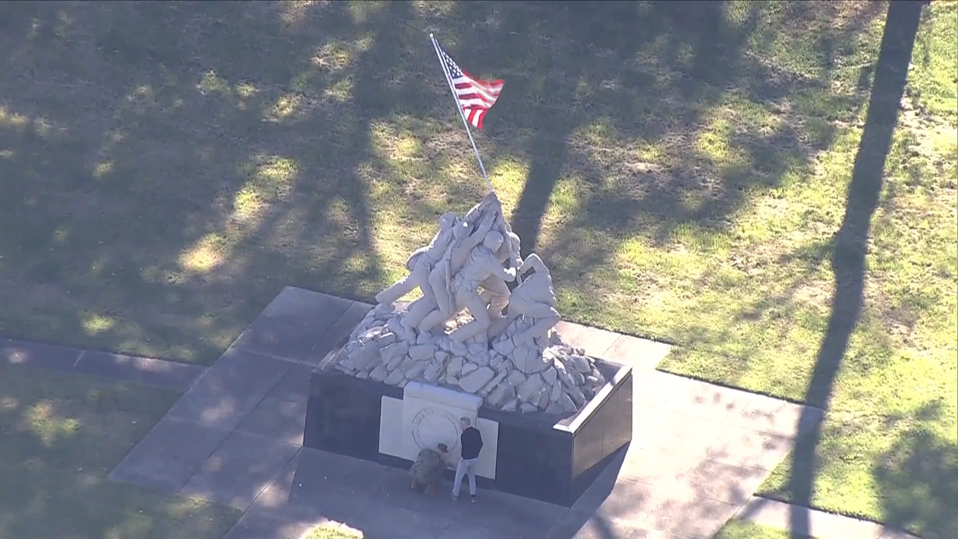 clipped thumbnail - iwa-jimo-statue-beheaded-in-virginia - CNN ID 23096306 - 00:00:31;26