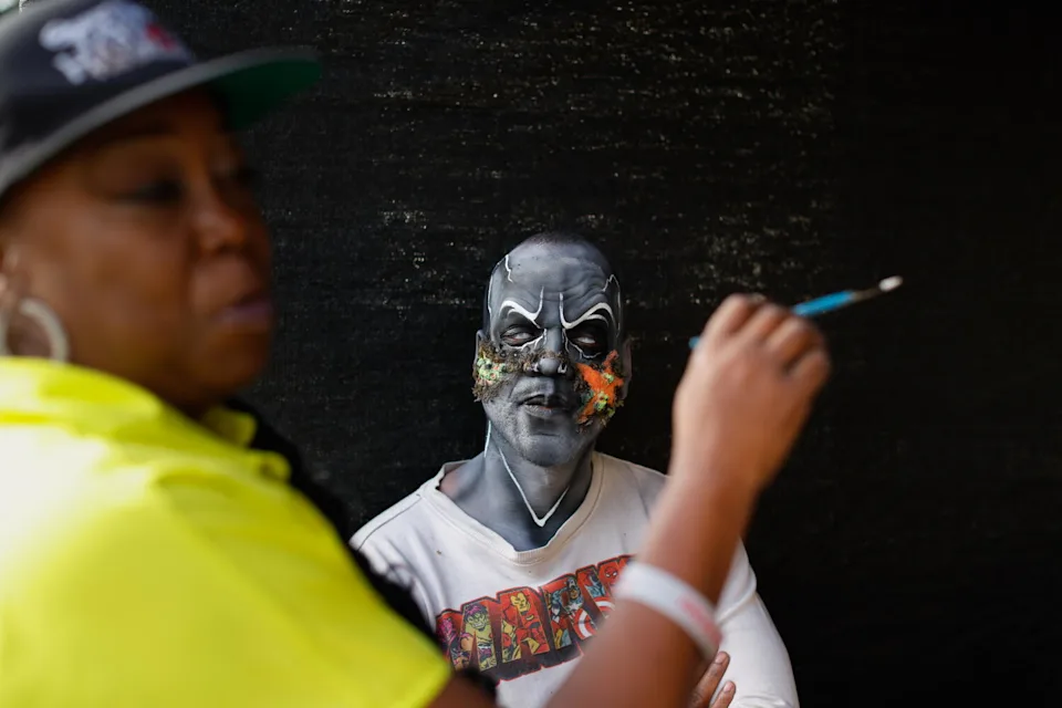 A scare actor gets into makeup.